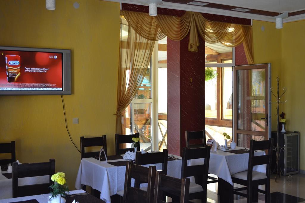 Hotel Restaurant Vizit Truskavets Exterior foto